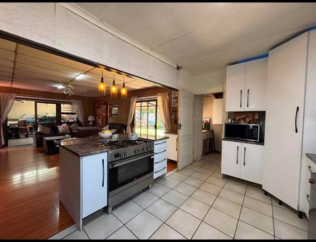3 BEDROOM HOUSE FOR SALE IN MARTINDALE